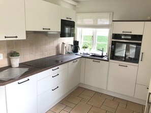 Kühlschrank, Mikrowelle, Ofen, Geschirrspüler