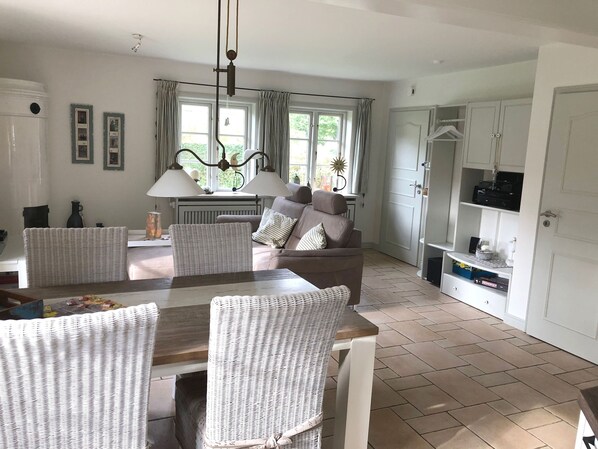 Unclassified image, 1 of 7, button