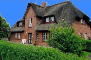 Unclassified image, 5 of 7, button