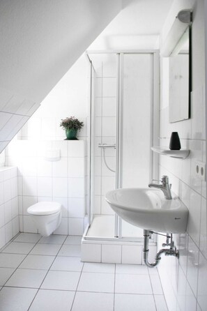 Douche, serviettes fournies