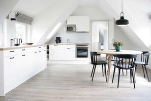 Kühlschrank, Mikrowelle, Ofen, Geschirrspüler