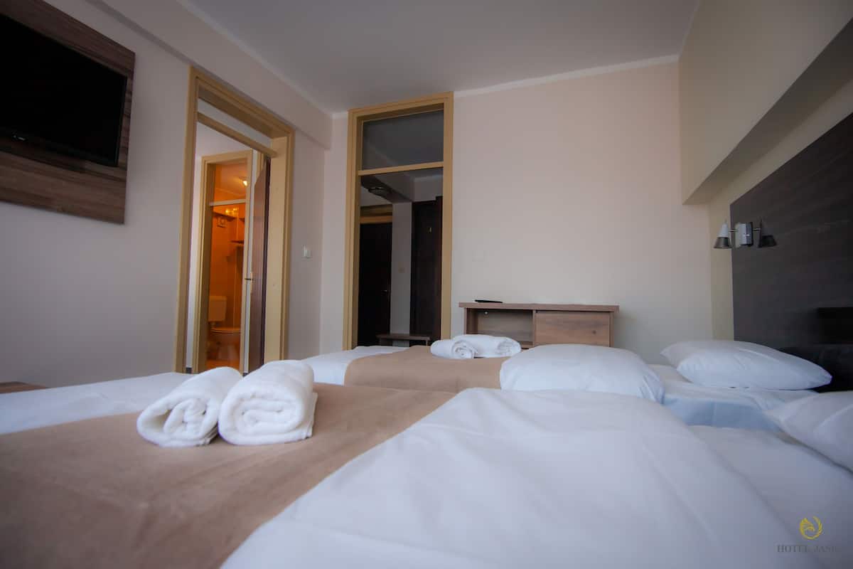 Chambre quadruple | Accès au Wi-Fi (inclus), literie fournie