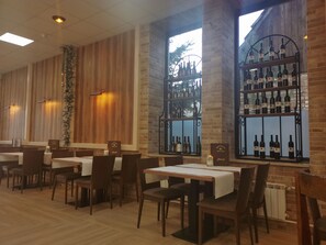 Buffet déjeuner gratuit tous les jours