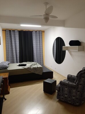 Quarto casal | Individualmente mobiliados, Wi-Fi de cortesia