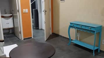 Fridge, cookware/dishes/utensils