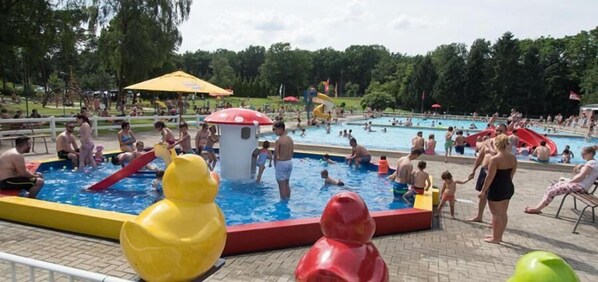 Kolam renang outdoor