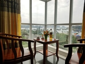 Habitación cuádruple Deluxe, 2 camas de matrimonio, vistas al mar | Vistas del balcón