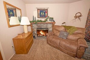 Interior - 3407 Pine Hill 2 Bedroom Home by RedAwning (South Lake Tahoe)