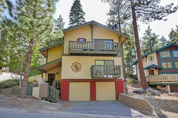 House, 2 Bedrooms | Exterior