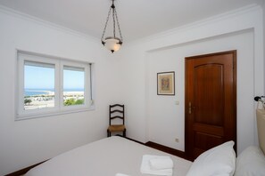 2 bedrooms, iron/ironing board, internet, bed sheets - Sea View Apartment, by Rent4All (Figueira da Foz)