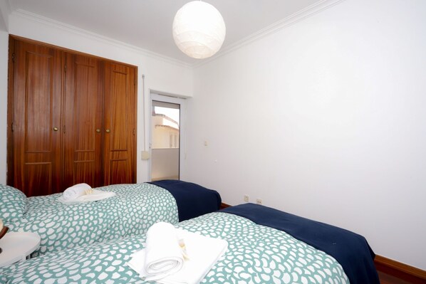 2 bedrooms, iron/ironing board, Internet, bed sheets