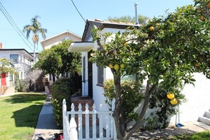 Cottage (2051) | Exterior