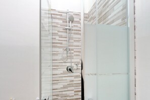 Apartment, 3 Bedrooms | Bathroom shower - Triumph Apartment (Rome)