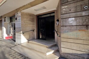 Property entrance - Rizzo Vatican Apartment (Rome)