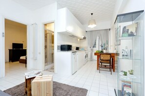 Appartement, 1 chambre | Restauration dans la chambre