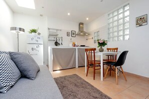 Appartement, 1 chambre | Coin séjour | Télévision à écran plat