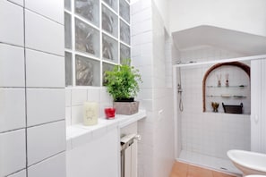 Apartment, 1 Bedroom | Bathroom | Shower, rainfall showerhead, hair dryer, bidet
