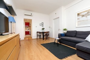 Apartment, 1 Schlafzimmer | Wohnbereich | Flachbildfernseher