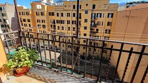 Unclassified image, 3 of 39, button - Oslavia Central Apartment (Rome)
