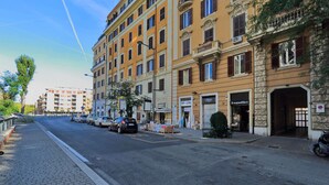 Unclassified image, 2 of 39, button - Oslavia Central Apartment (Rome)