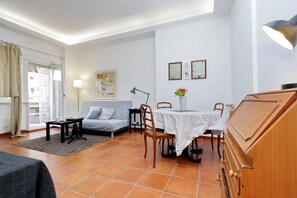 Studio | Living area