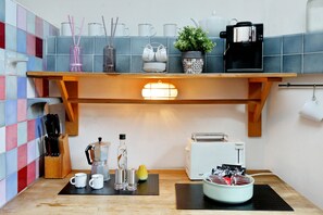 Appartement, 1 chambre | Cuisine privée | Grand réfrigérateur, micro-ondes, four, plaque de cuisson