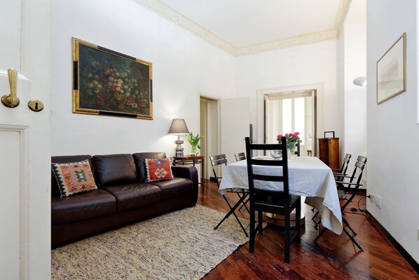 公寓, 3 间卧室 | 起居区 | 平板电视