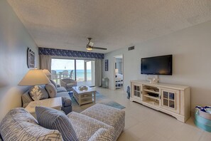 TV - Oceanfront Paradise!  Private Beach + Golf, Tennis, Pickleball, Hot Tubs Access (Stuart)