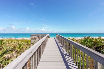Oceanfront Paradise! Private Beach + Golf, Tennis, Pickleball, Hot Tubs Access
