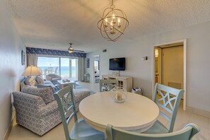 Dining - Oceanfront Paradise!  Private Beach + Golf, Tennis, Pickleball, Hot Tubs Access (Stuart)