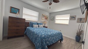 2 bedrooms, iron/ironing board, free WiFi, bed sheets - R & K's Marathon Paradise 2/2 Duplex w/35` Dock & Cabana Club Included (Marathon)