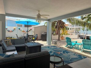 Outdoor dining - R & K's Marathon Paradise 2/2 Duplex w/35` Dock & Cabana Club Included (Marathon)