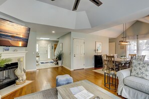 Smart TV, fireplace, ping pong