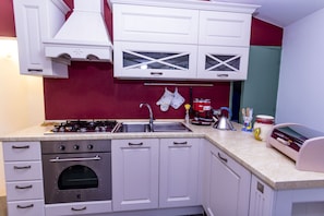 Apartment, 1 Bedroom | Private kitchen | Full-size fridge, microwave, oven, stovetop