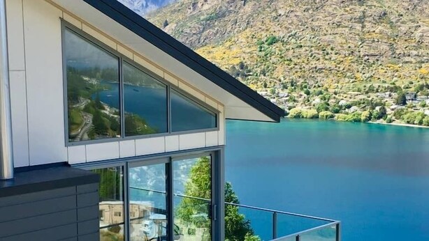 Unclassified image, 1 of 34, button - 52a Preston Heights Apartment (Queenstown)
