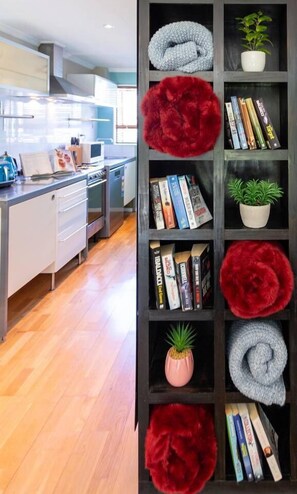 Fridge, microwave, oven, stovetop - Spacious Central City Apartment with Parking (Queenstown)