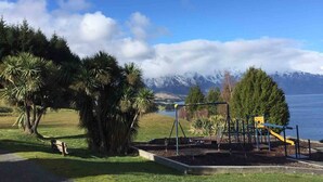 Property grounds - Private & Charming Panorama Retreat (Queenstown)