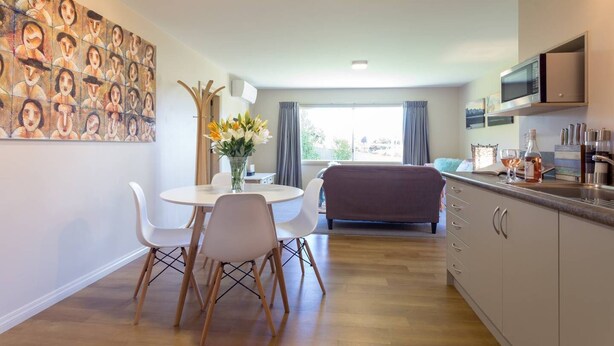 2 bedrooms, iron/ironing board, WiFi (free), bed sheets - Private & Charming Panorama Retreat (Queenstown)