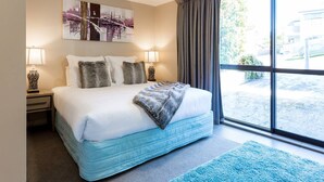 2 bedrooms, iron/ironing board, WiFi (free), bed sheets - Private & Charming Panorama Retreat (Queenstown)