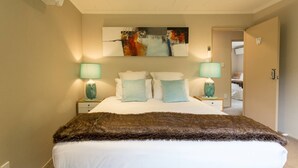 Room - Distinctive Mountain View Spacious Home (Queenstown)