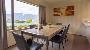 Private kitchen - Distinctive Mountain View Spacious Home (Queenstown)