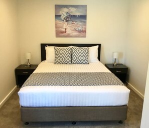 2 bedrooms, iron/ironing board, free cribs/infant beds, WiFi - 52b Preston Heights Apartment (Queenstown)