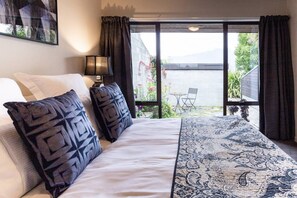 2 Schlafzimmer, Bügeleisen/Bügelbrett, kostenlose Babybetten, Bettwäsche