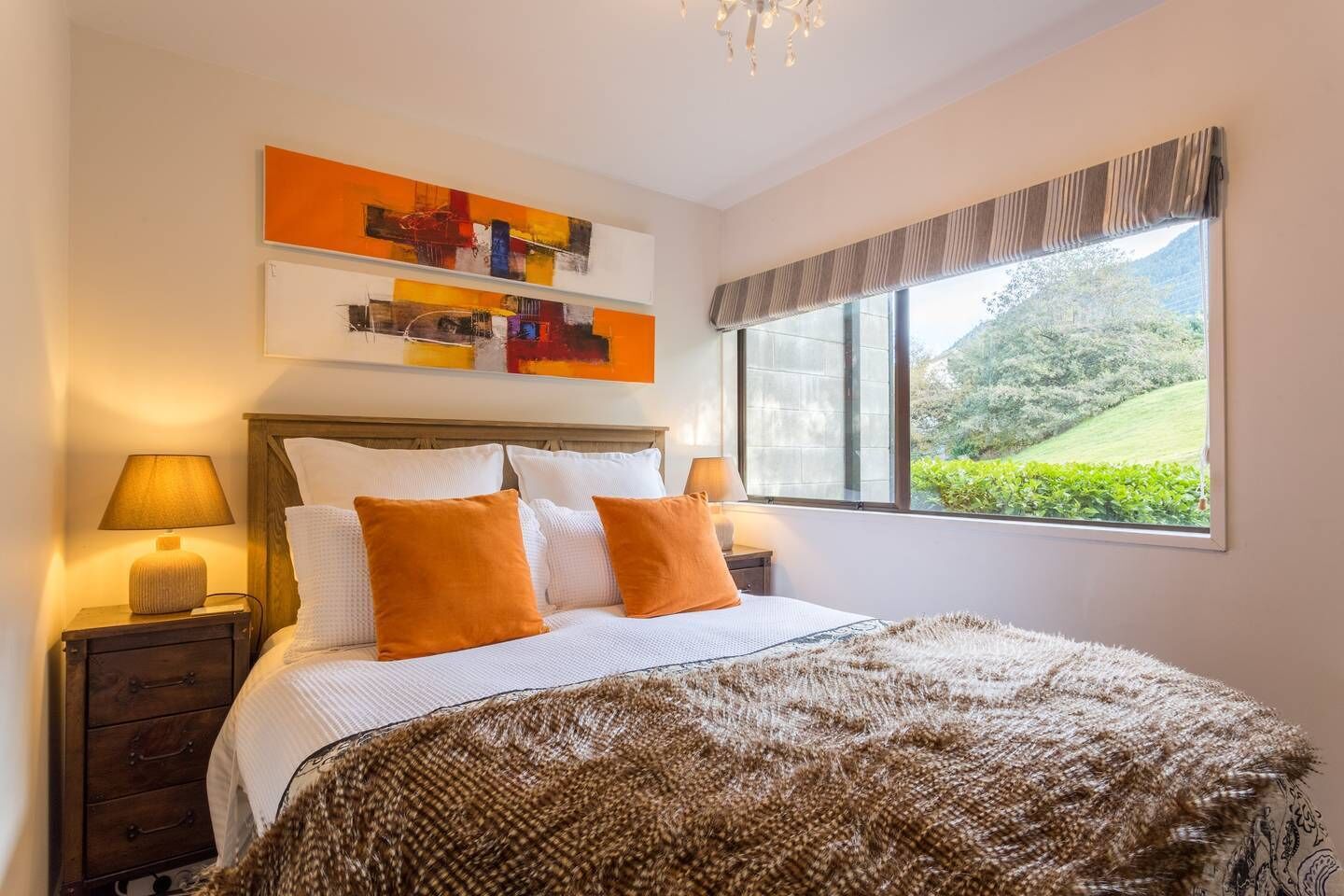 4 kamar tidur, setrika/meja setrika, Wi-Fi, dan seprai linen