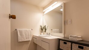Vila (2 Bedrooms) | Banheiro | Sabonete, shampoo