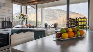 Tủ lạnh, lò vi sóng, lò nướng, bếp nấu