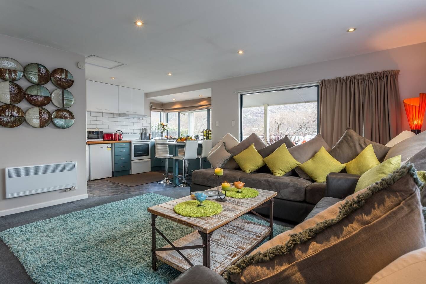 TV, Netflix, đầu đĩa DVD, dịch vụ stream 