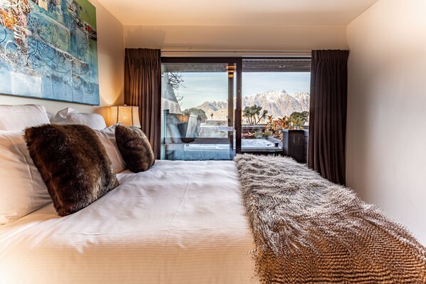 Villa (2 Bedrooms) | 2 bedrooms, blackout drapes, iron/ironing board, free cribs/infant beds