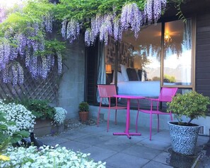 Balcony - Spacious Lake View Townhouse Alpine Walk TO Town (Queenstown)