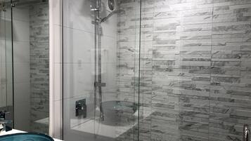 Bathtub, soap, shampoo